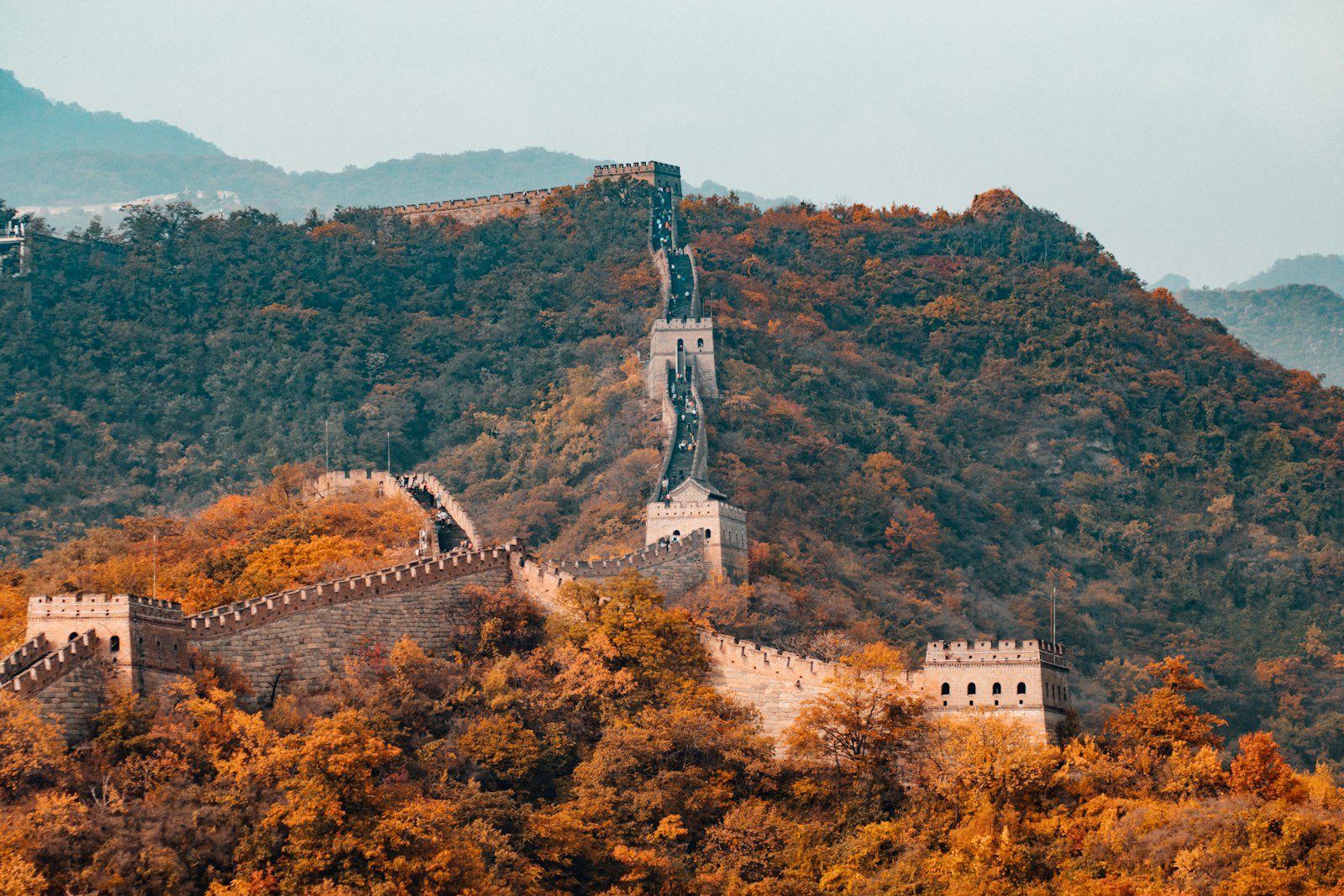 Underwater Wall: Diving Huanghuacheng
